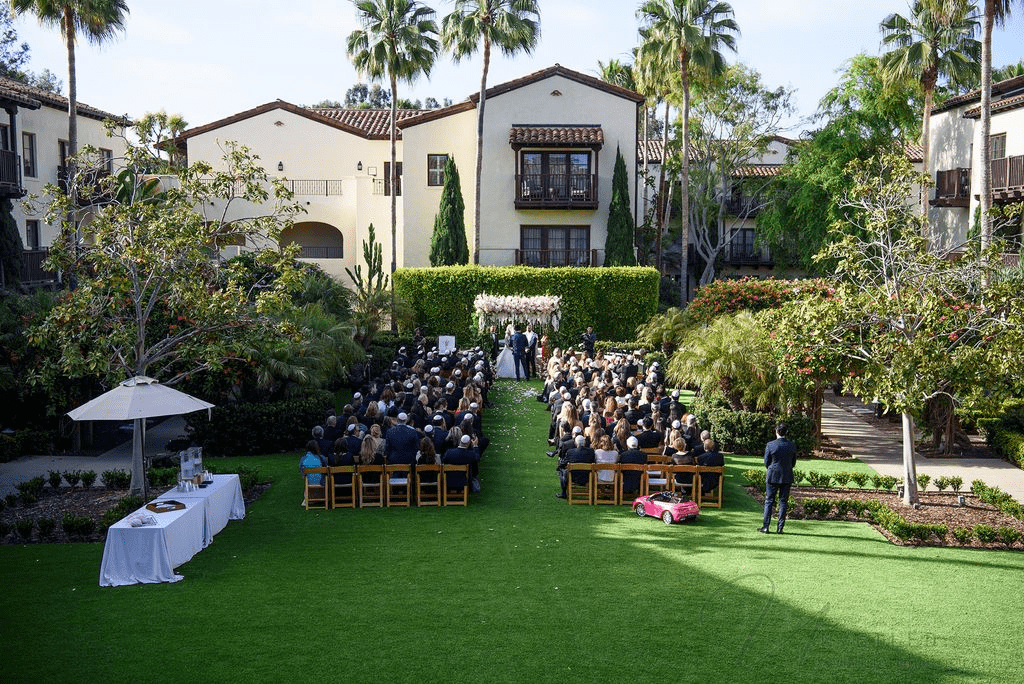 La Jolla Wedding Photographer captures a luxury outdoor ceremony at a Mediterranean-style resort.