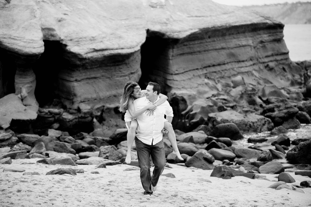 Best Colors for Engagement Photos in San Diego